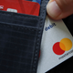 Las personas transgénero recibieron noticias muy bienvenidas de Mastercard esta semana: podrán poner su nombre preferido en sus tarjetas aunque no sea su nombre legal.